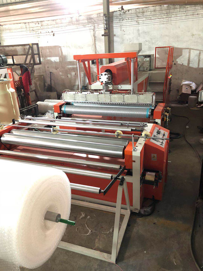 LSPE1500型緩沖復(fù)合PE氣泡膜機(jī) 全自動高速氣墊膜機(jī) 氣泡膜機(jī)器04